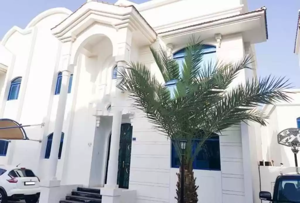 Жилой Готовая недвижимость 5 спален С/Ж Вилла в комплексе  в аренду в Аль-Садд , Доха #15776 - 1  image 