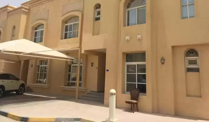 Résidentiel Propriété prête 5 chambres S / F Villa à Compound  a louer au Al-Sadd , Doha #15779 - 1  image 