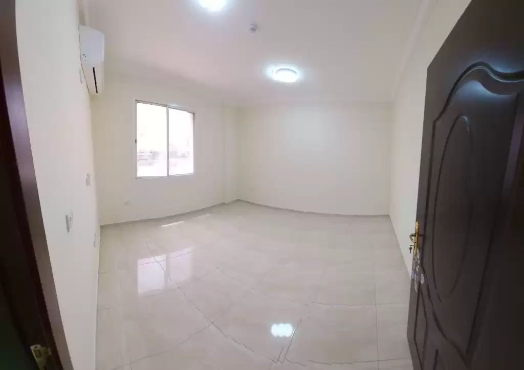 Wohn Klaar eigendom 2 Schlafzimmer U/F Wohnung  zu vermieten in Al Sadd , Doha #15800 - 1  image 