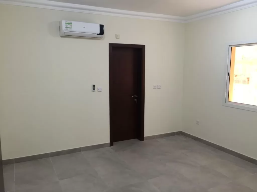 Residential Ready Property 3 Bedrooms U/F Apartment  for rent in Al Sadd , Doha #15801 - 2  image 