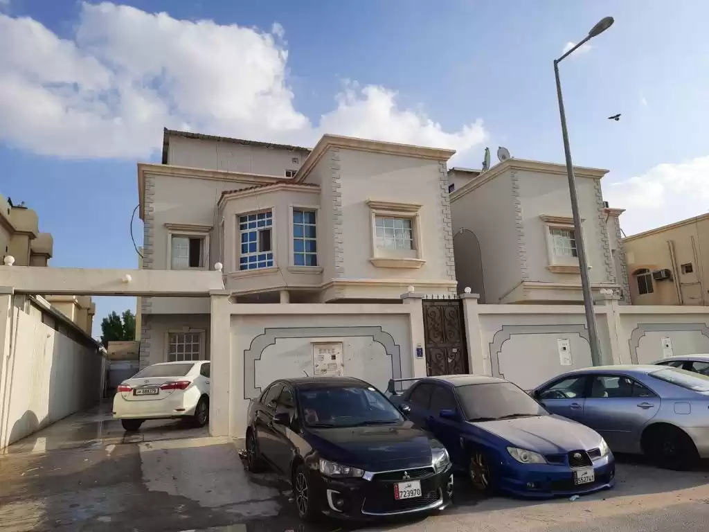 Wohn Klaar eigendom 1 Schlafzimmer U/F Wohnung  zu vermieten in Al Sadd , Doha #15806 - 1  image 