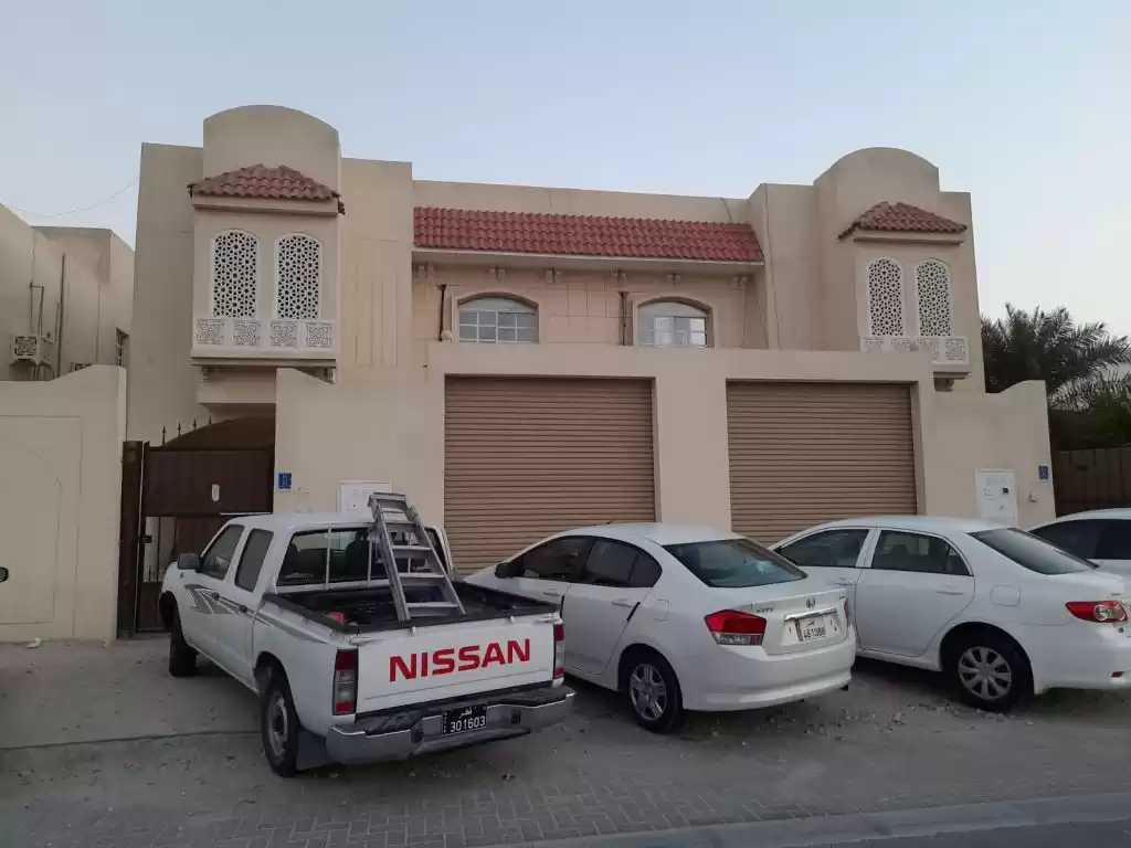 Жилой Готовая недвижимость Студия Н/Ф Квартира  в аренду в Аль-Садд , Доха #15817 - 1  image 