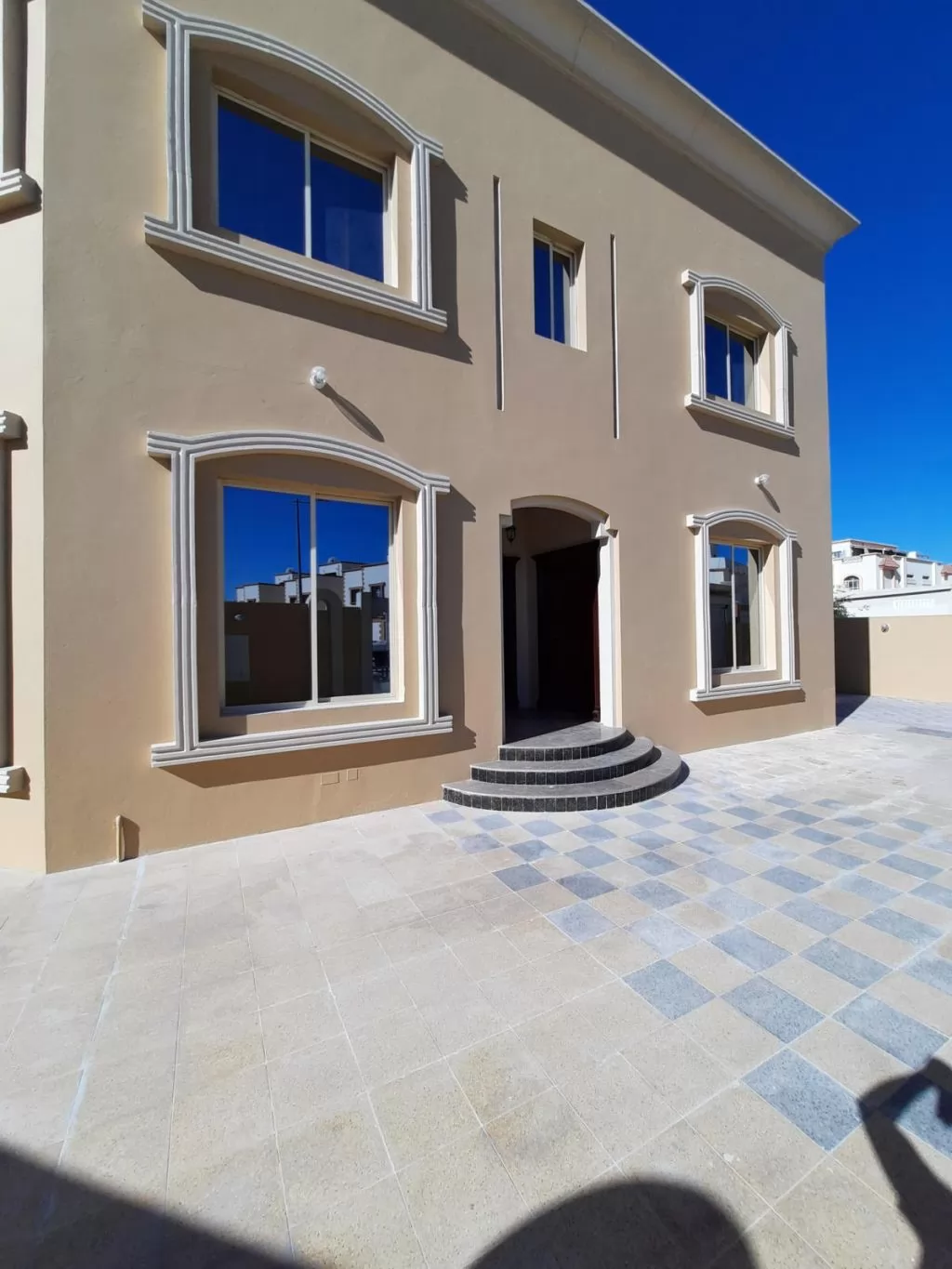 Résidentiel Propriété prête 5 chambres S / F Villa à Compound  a louer au Al-Sadd , Doha #15831 - 1  image 