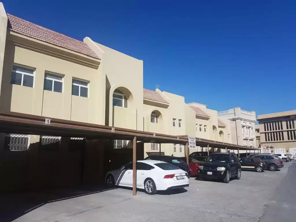 Жилой Готовая недвижимость 4 спальни Н/Ф Квартира  в аренду в Аль-Садд , Доха #15838 - 1  image 