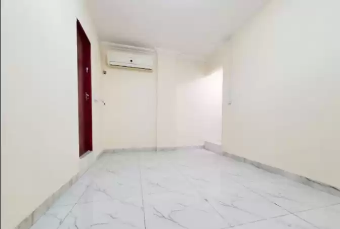 Жилой Готовая недвижимость Студия Н/Ф Квартира  в аренду в Доха #15947 - 1  image 