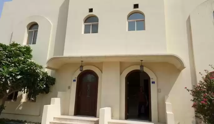 Жилой Готовая недвижимость 3 спальни С/Ж Вилла в комплексе  в аренду в Аль-Садд , Доха #16000 - 1  image 