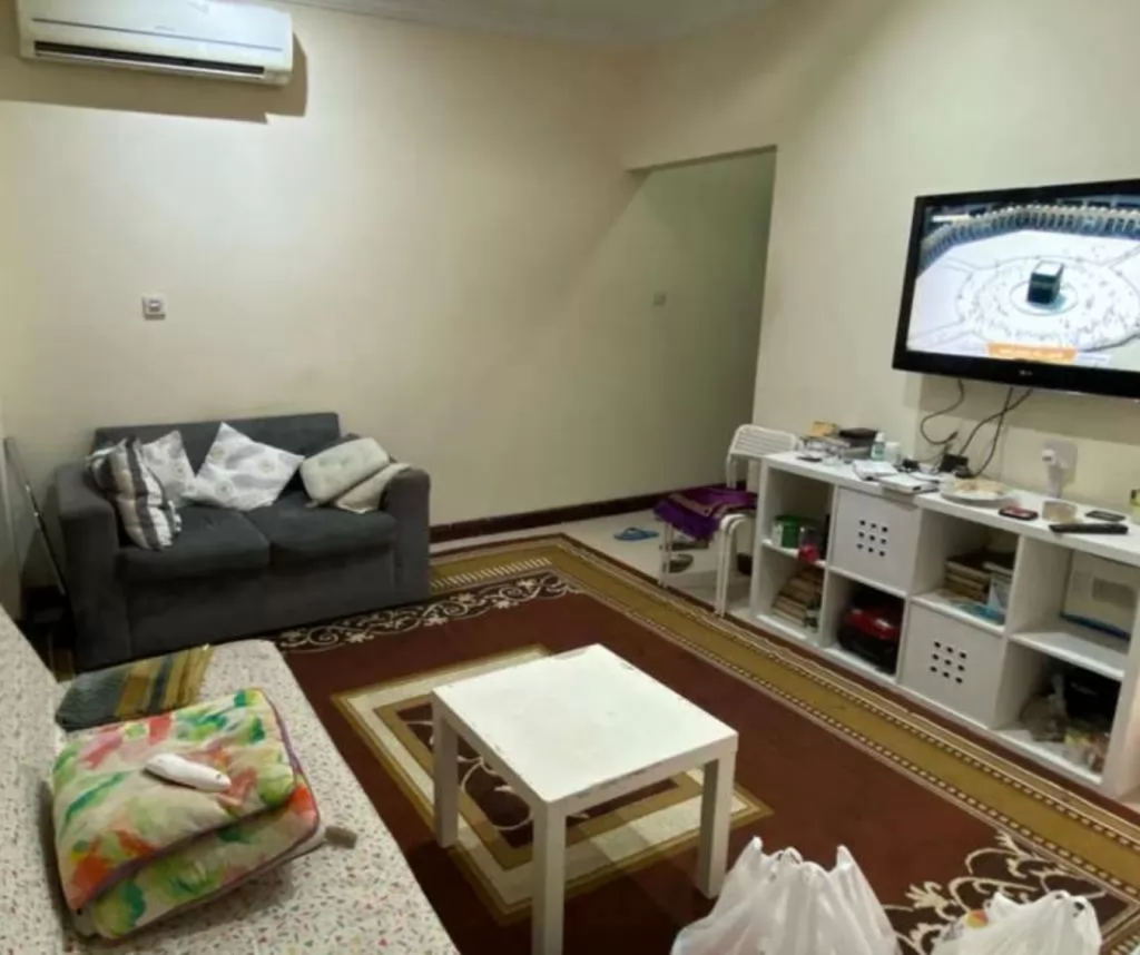 Residential Ready Property 1 Bedroom U/F Apartment  for rent in Doha-Qatar #16012 - 1  image 