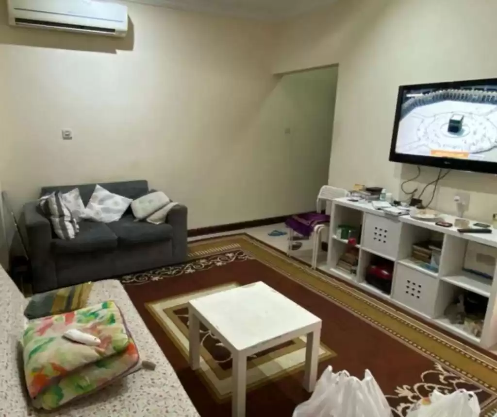 Wohn Klaar eigendom 1 Schlafzimmer U/F Wohnung  zu vermieten in Doha #16012 - 1  image 