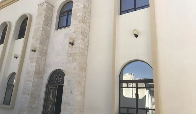 Residential Ready Property 2 Bedrooms U/F Apartment  for rent in Al Sadd , Doha #16107 - 1  image 