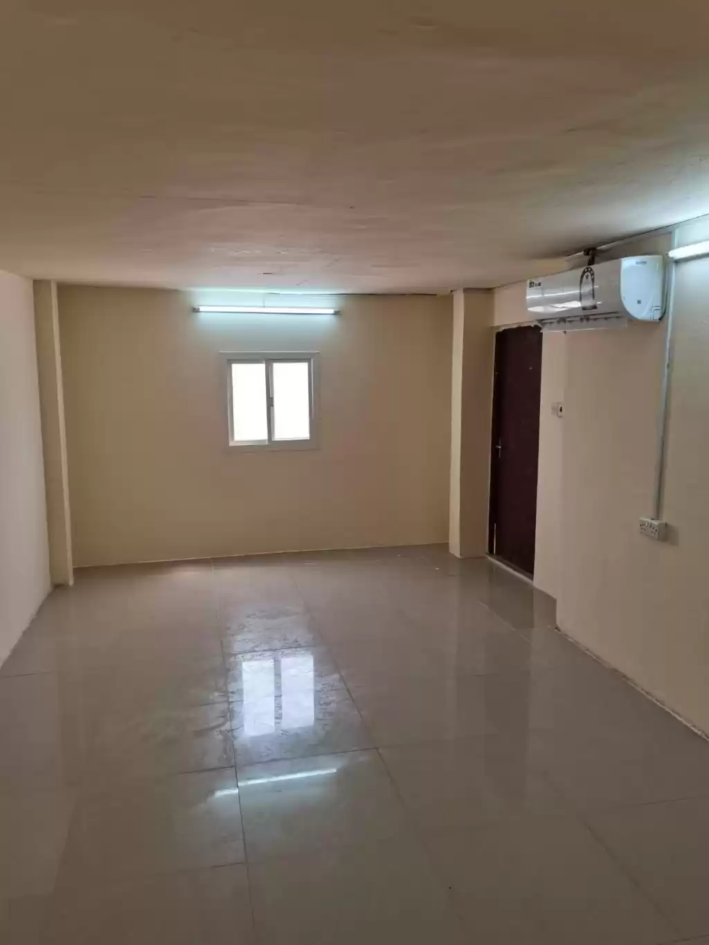 Residential Ready Property 1 Bedroom U/F Apartment  for rent in Al Sadd , Doha #16119 - 1  image 