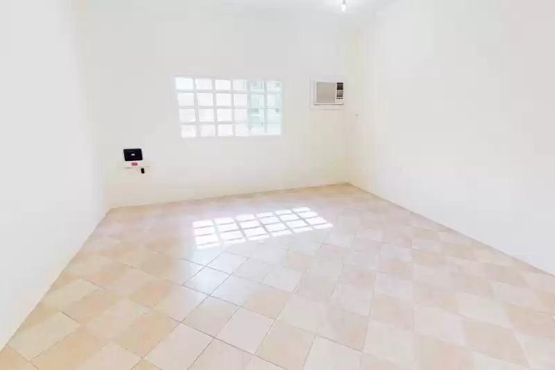 Residential Ready Property 2 Bedrooms U/F Apartment  for rent in Al Sadd , Doha #16124 - 1  image 