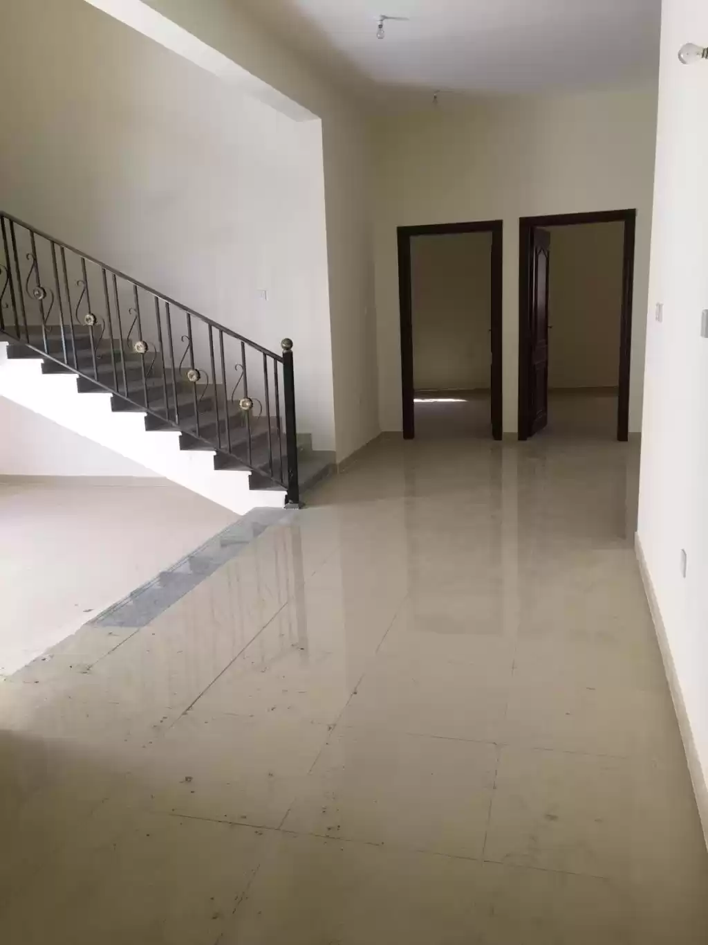 Residential Ready Property 2 Bedrooms U/F Apartment  for rent in Al Sadd , Doha #16140 - 1  image 