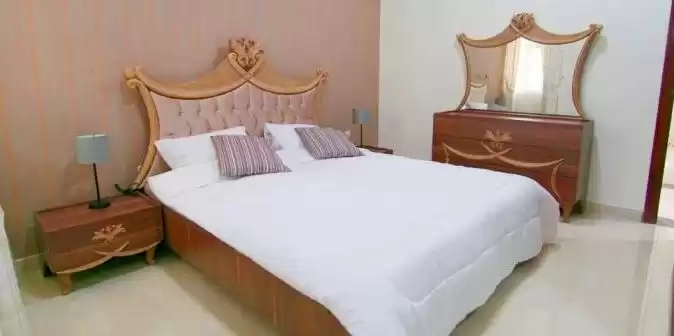 Wohn Klaar eigendom 2 Schlafzimmer F/F Wohnung  zu vermieten in Al Sadd , Doha #16143 - 1  image 
