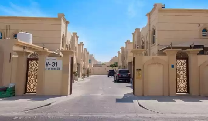 Résidentiel Propriété prête 5 chambres U / f Villa à Compound  a louer au Al-Sadd , Doha #16146 - 1  image 