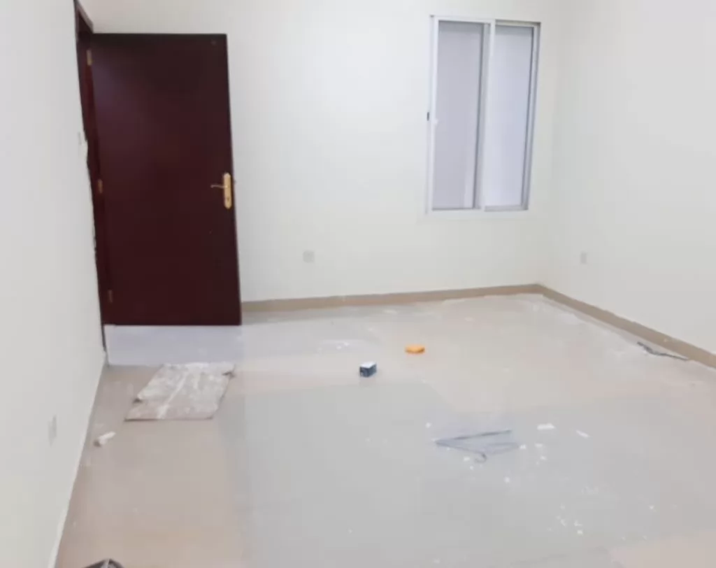 Residential Ready Property 2 Bedrooms U/F Apartment  for rent in Al-Nasr , Doha-Qatar #16189 - 2  image 