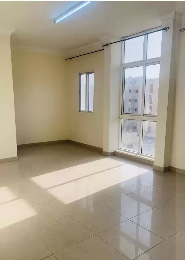 Résidentiel Propriété prête 3 chambres U / f Appartement  a louer au Doha #16192 - 1  image 