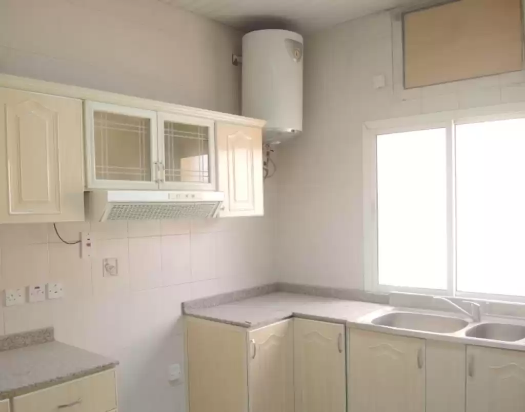 Residential Ready Property 3 Bedrooms U/F Apartment  for rent in Al Sadd , Doha #16210 - 1  image 