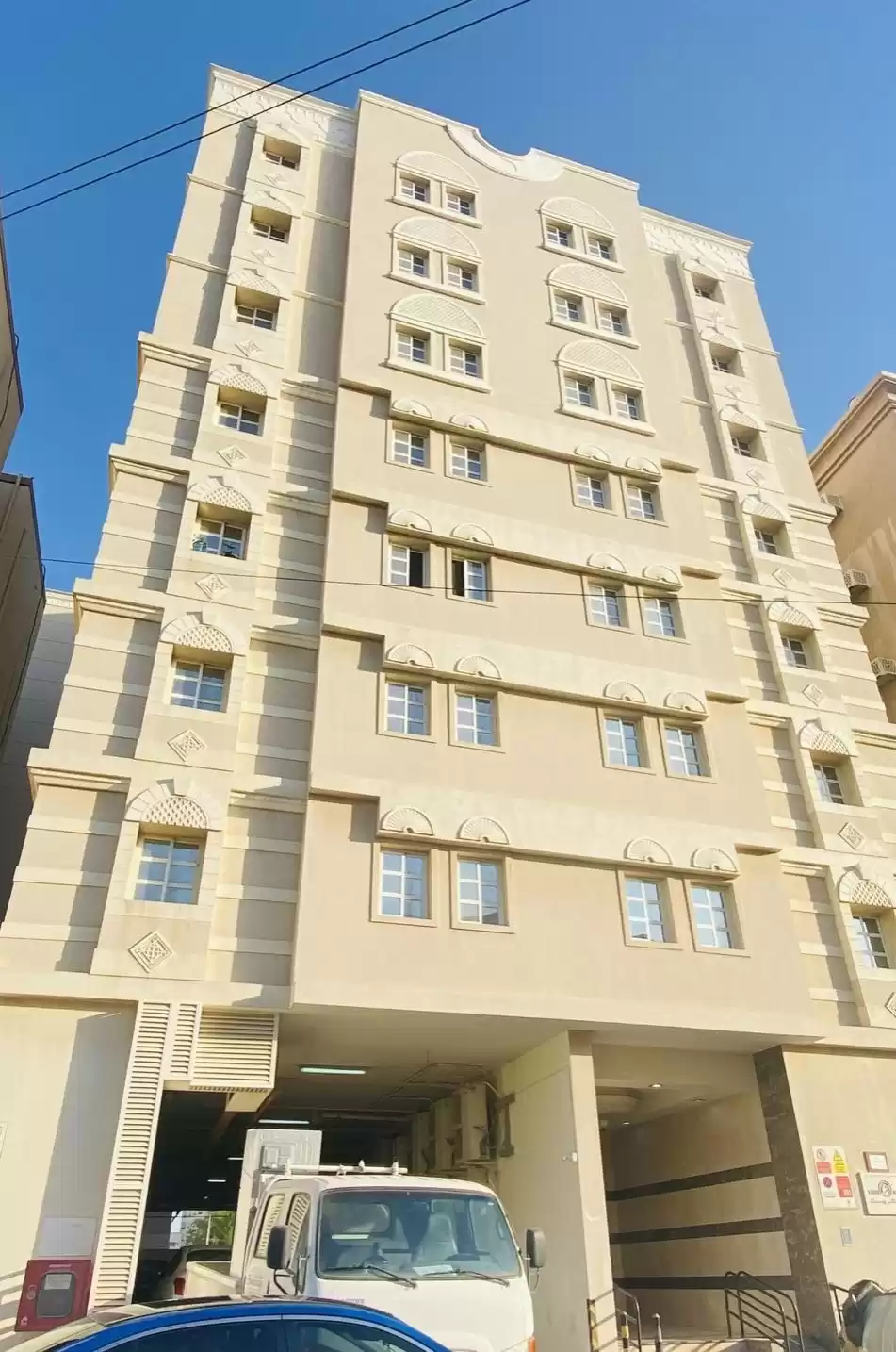 Wohn Klaar eigendom 3 Schlafzimmer U/F Wohnung  zu vermieten in Al Sadd , Doha #16218 - 1  image 