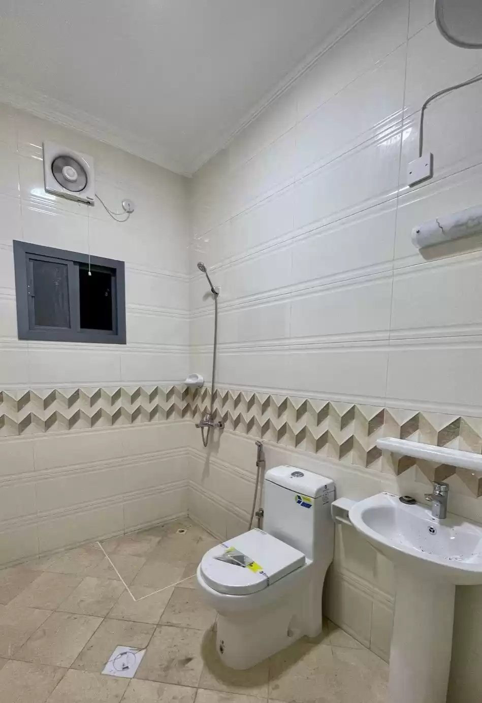 Residential Ready Property 1 Bedroom U/F Apartment  for rent in Al Sadd , Doha #16221 - 1  image 