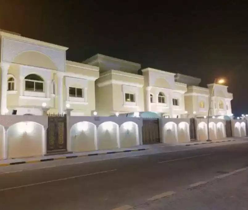 yerleşim Hazır Mülk 5 Yatak Odası F/F Müstakil Villa  satılık içinde Al Sadd , Doha #16236 - 1  image 