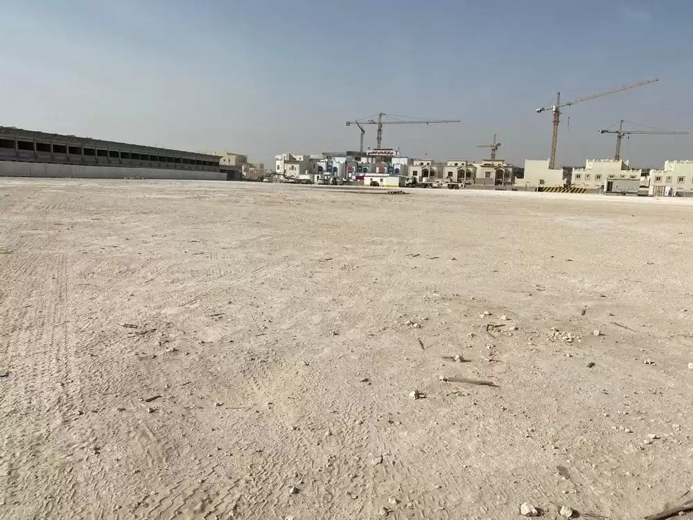 Kara Hazır Mülk Ticari Arazi  kiralık içinde Al Sadd , Doha #16247 - 1  image 
