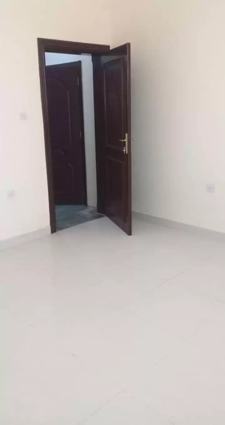 سكني عقار جاهز 1 غرفة  غير مفروش شقة  للإيجار في الدوحة #16259 - 1  صورة 