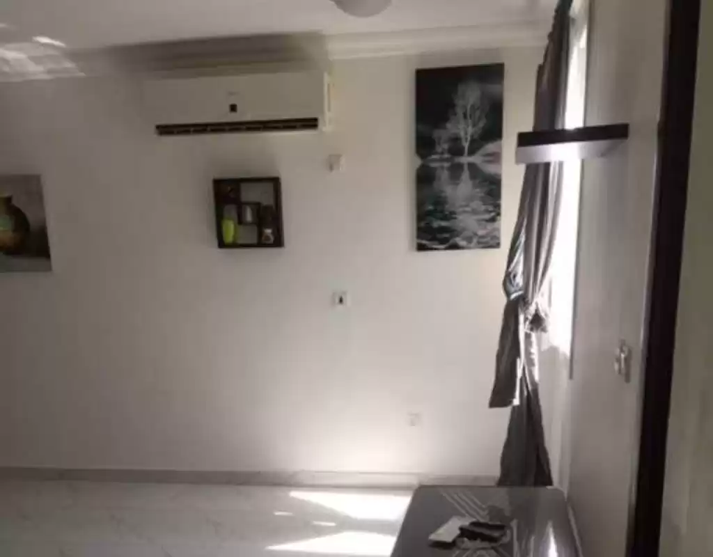 سكني عقار جاهز 1 غرفة  غير مفروش شقة  للإيجار في الدوحة #16274 - 1  صورة 