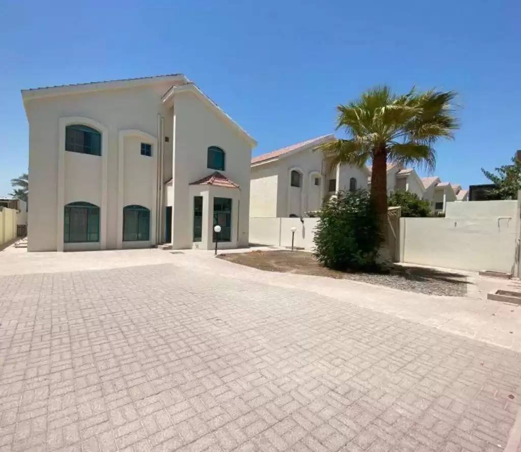 Résidentiel Propriété prête 4 chambres U / f Villa autonome  a louer au Al-Sadd , Doha #16281 - 1  image 