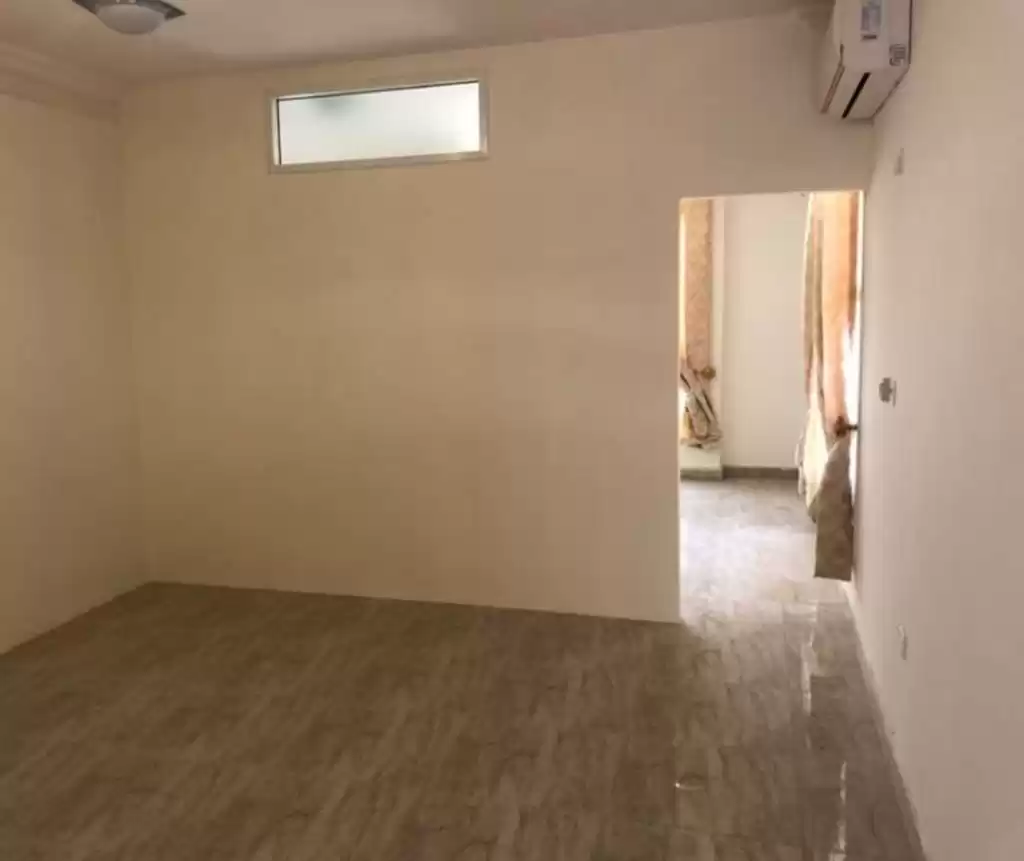 Residential Ready Property 1 Bedroom U/F Apartment  for rent in Doha #16294 - 1  image 