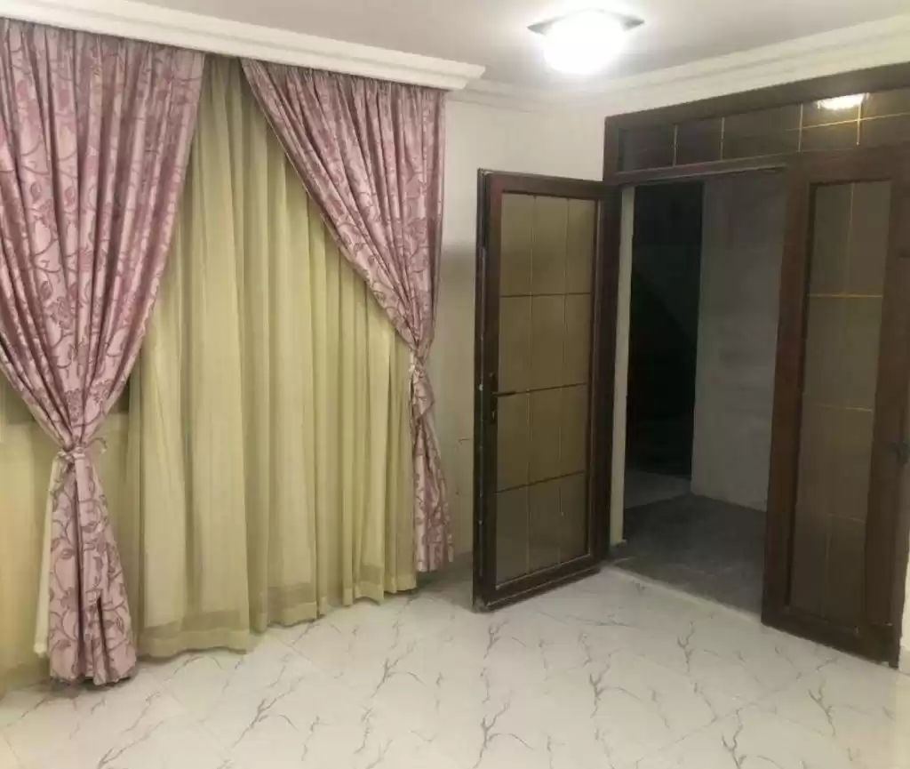 Wohn Klaar eigendom 1 Schlafzimmer U/F Wohnung  zu vermieten in Doha #16303 - 1  image 