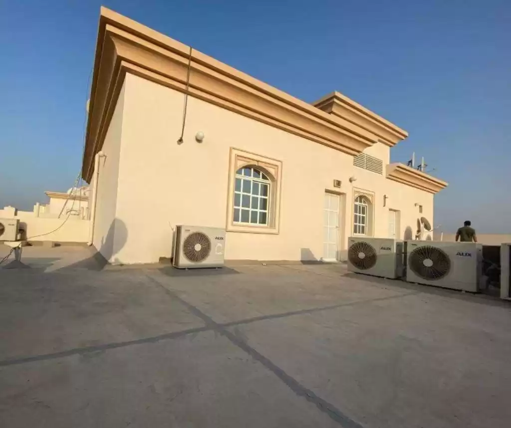 Wohn Klaar eigendom 3 Schlafzimmer U/F Penthouse  zu vermieten in Al Sadd , Doha #16310 - 1  image 