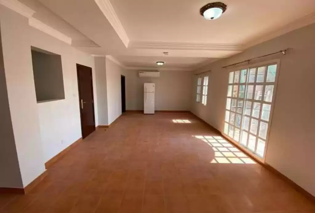 Wohn Klaar eigendom 2 Schlafzimmer U/F Duplex  zu vermieten in Al Sadd , Doha #16311 - 1  image 