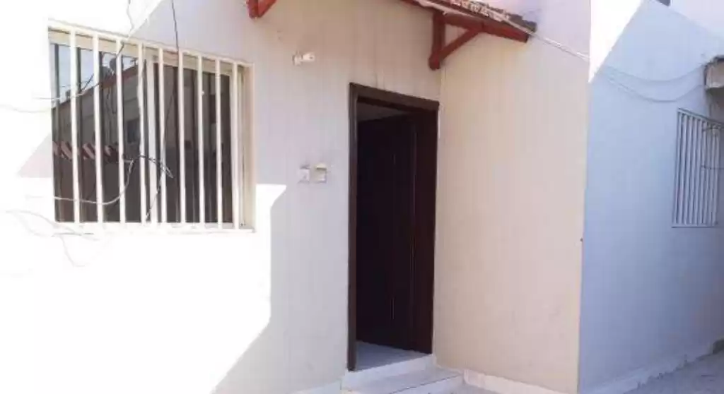 Residential Ready Property 2 Bedrooms U/F Apartment  for rent in Al Sadd , Doha #16326 - 1  image 