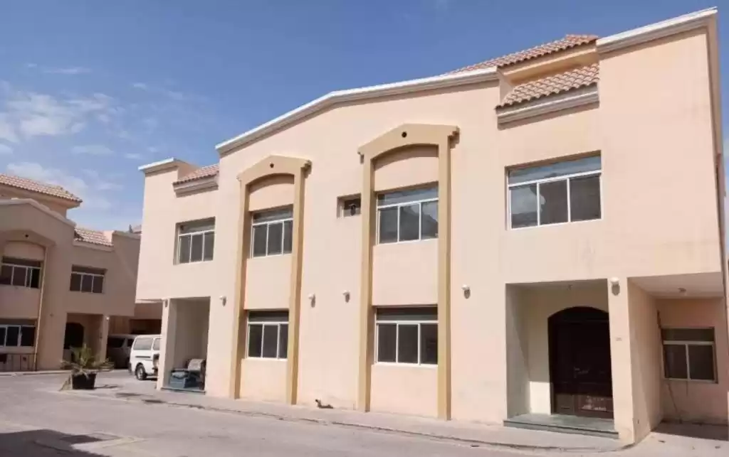 Жилой Готовая недвижимость 7 спален Н/Ф Квартира  в аренду в Аль-Садд , Доха #16336 - 1  image 