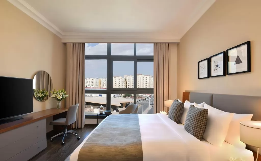 Wohn Klaar eigendom 2 + Magd Schlafzimmer F/F Duplex  zu vermieten in Doha #16359 - 1  image 