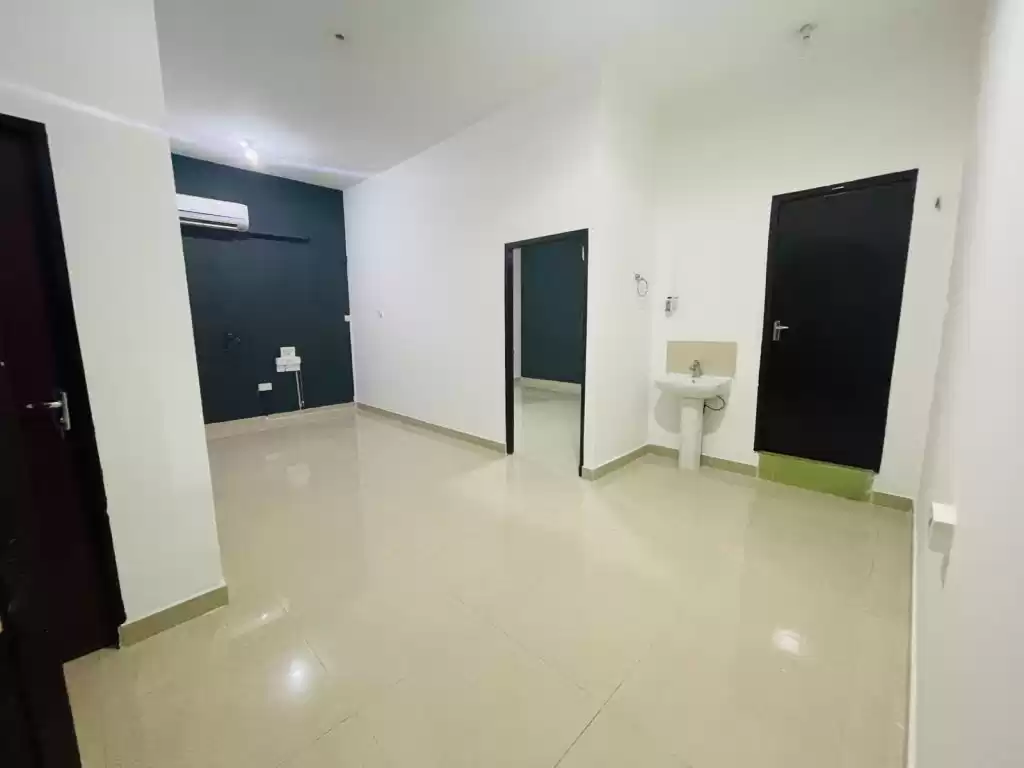 Residential Ready Property 2 Bedrooms U/F Villa in Compound  for rent in Al Sadd , Doha #16365 - 1  image 