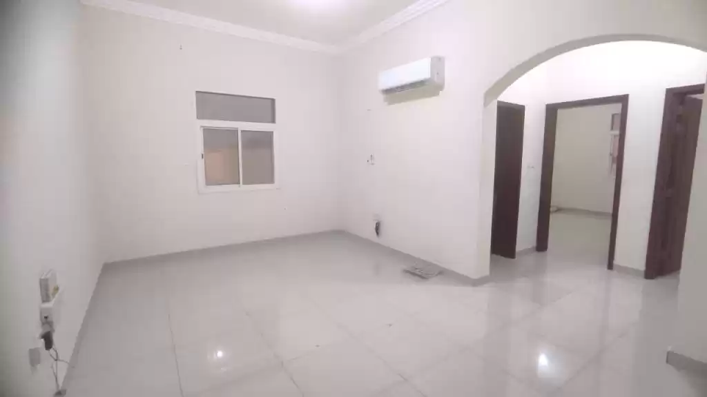 Жилой Готовая недвижимость 2 спальни Н/Ф Вилла в комплексе  в аренду в Аль-Садд , Доха #16366 - 1  image 