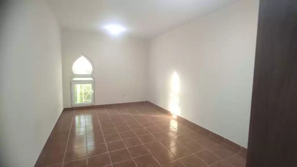 Жилой Готовая недвижимость 3 спальни Н/Ф Вилла в комплексе  в аренду в Аль-Садд , Доха #16367 - 1  image 