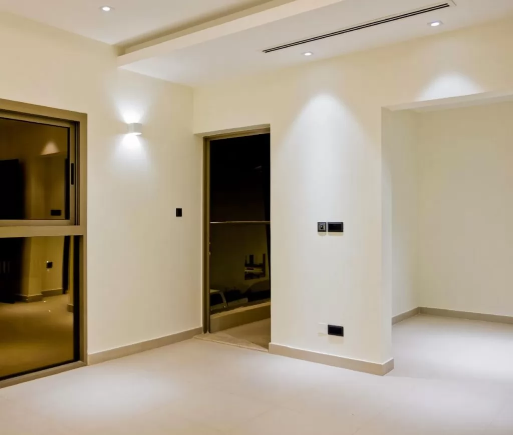 Résidentiel Propriété prête 3 chambres S / F Villa à Compound  a louer au Al-Sadd , Doha #16373 - 1  image 