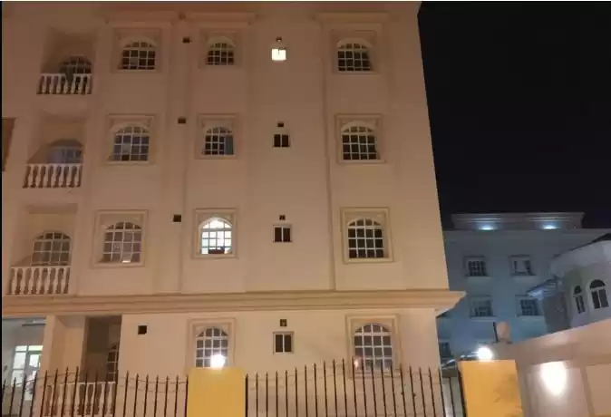 Résidentiel Propriété prête 3 chambres U / f Appartement  a louer au Al-Sadd , Doha #16384 - 1  image 