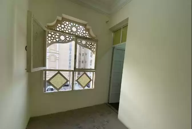 Residential Ready Property 3 Bedrooms U/F Apartment  for rent in Al Sadd , Doha #16401 - 1  image 