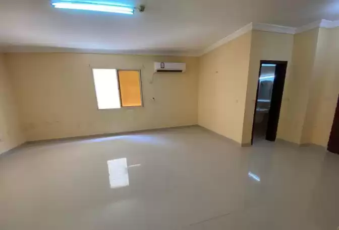 Residential Ready Property 3 Bedrooms U/F Apartment  for rent in Al Sadd , Doha #16410 - 1  image 