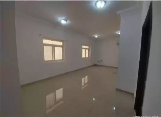 Wohn Klaar eigendom 2 Schlafzimmer U/F Wohnung  zu vermieten in Al Sadd , Doha #16420 - 1  image 