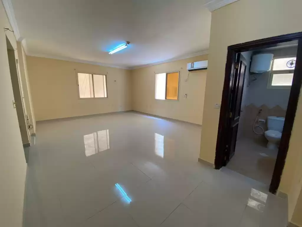 Жилой Готовая недвижимость 3 спальни Н/Ф Квартира  в аренду в Аль-Садд , Доха #16436 - 1  image 
