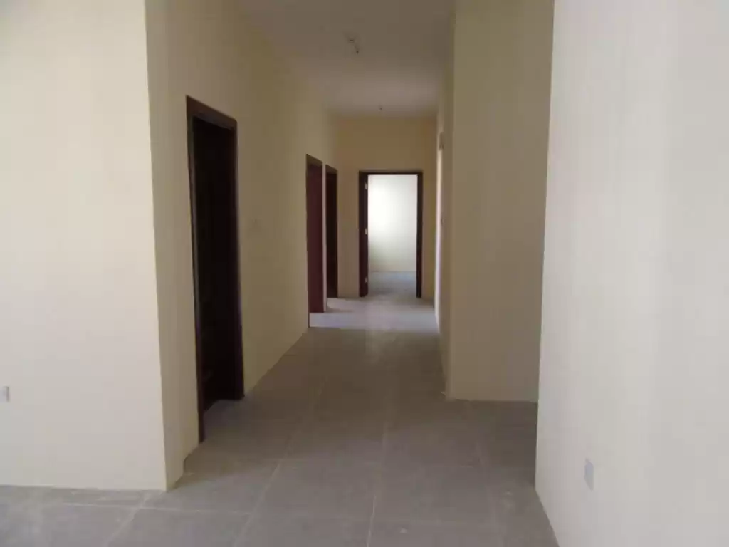 Residential Ready Property 2 Bedrooms U/F Apartment  for rent in Al Sadd , Doha #16444 - 1  image 