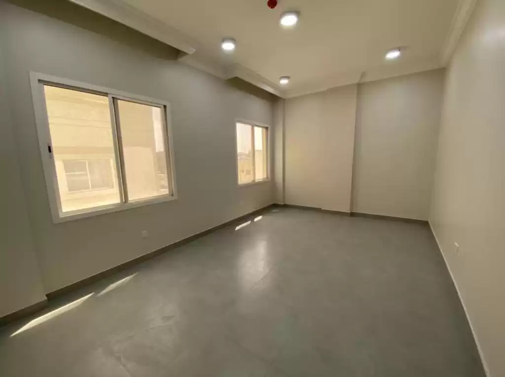 Жилой Готовая недвижимость 1 спальня Н/Ф Квартира  в аренду в Аль-Садд , Доха #16446 - 1  image 