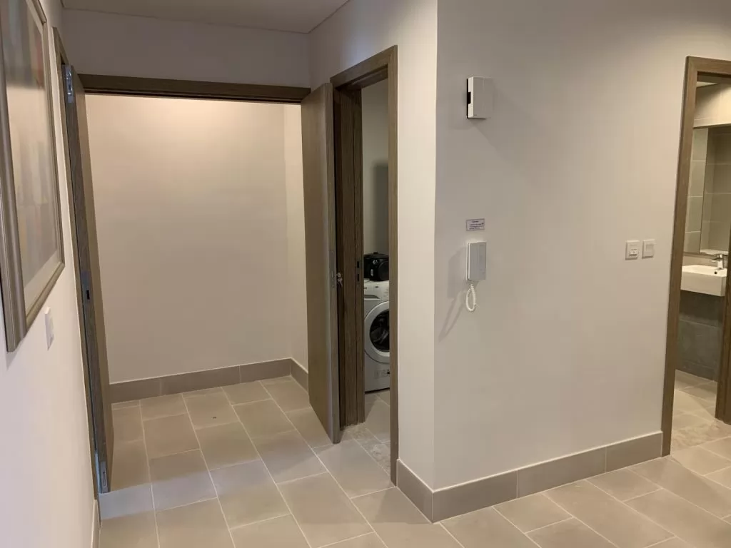 Residential Ready Property 1 Bedroom F/F Apartment  for rent in Al Sadd , Doha #16448 - 2  image 