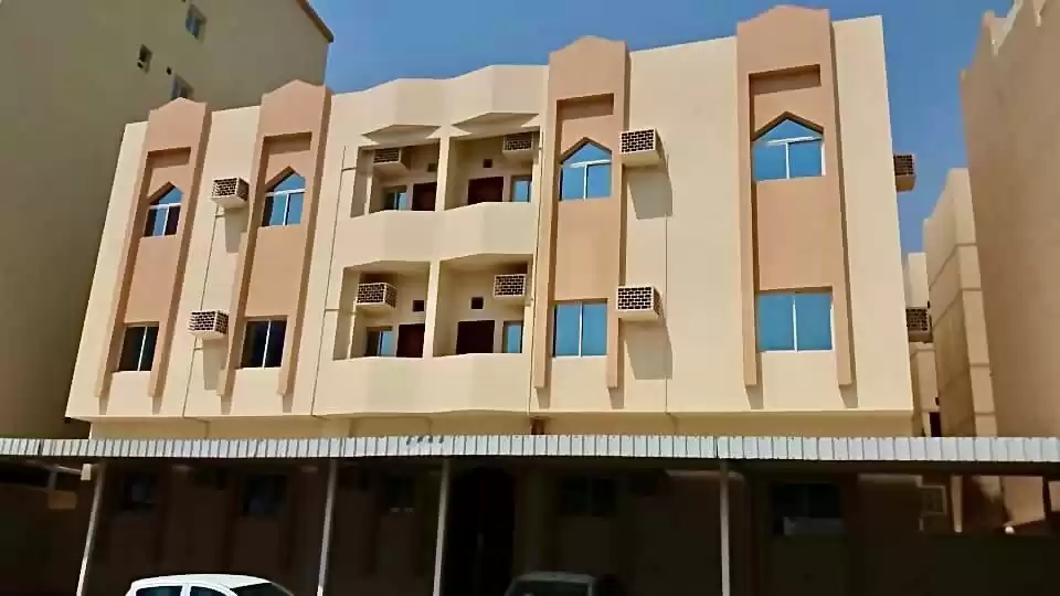 Жилой Готовая недвижимость 2 спальни Н/Ф Квартира  в аренду в Аль-Садд , Доха #16460 - 1  image 