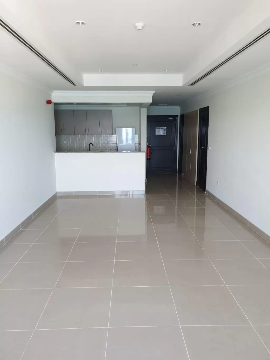 Residential Ready Property Studio S/F Apartment  for rent in The-Pearl-Qatar , Doha-Qatar #16461 - 1  image 