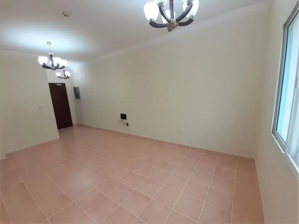 Residential Property 3 Bedrooms U/F Apartment  for rent in Old-Airport , Doha-Qatar #16465 - 4  image 